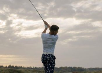 Fairway Friendships: Bonds on the Pro Golf Circuit