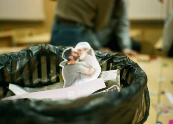 Transitioning from Group Unity to Individual Stardom: Coping with Celebrity Breakups